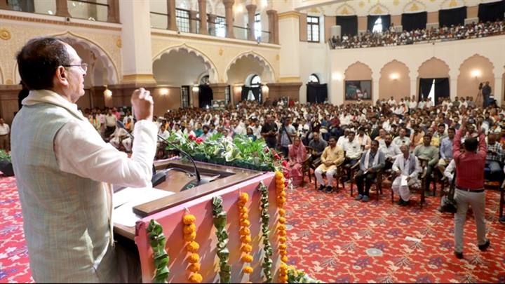 मुख्यमंत्री कृषक मित्र योजना तत्काल आरंभ होगी - मुख्यमंत्री श्री चौहान